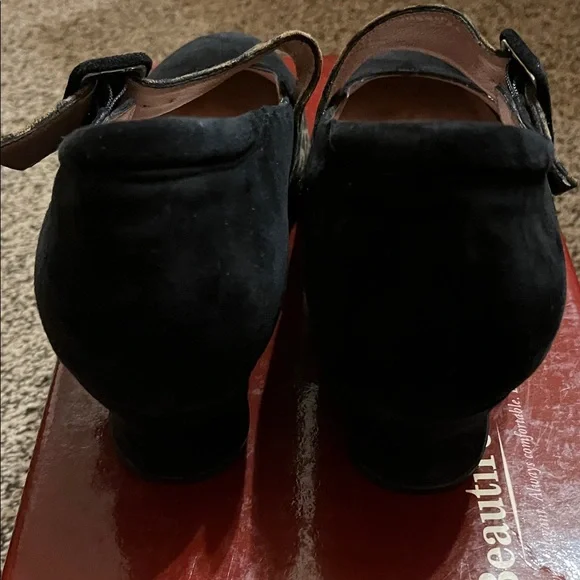 BeautiFeel Black Shoes with Leopard Accent - Picture 7 of 8